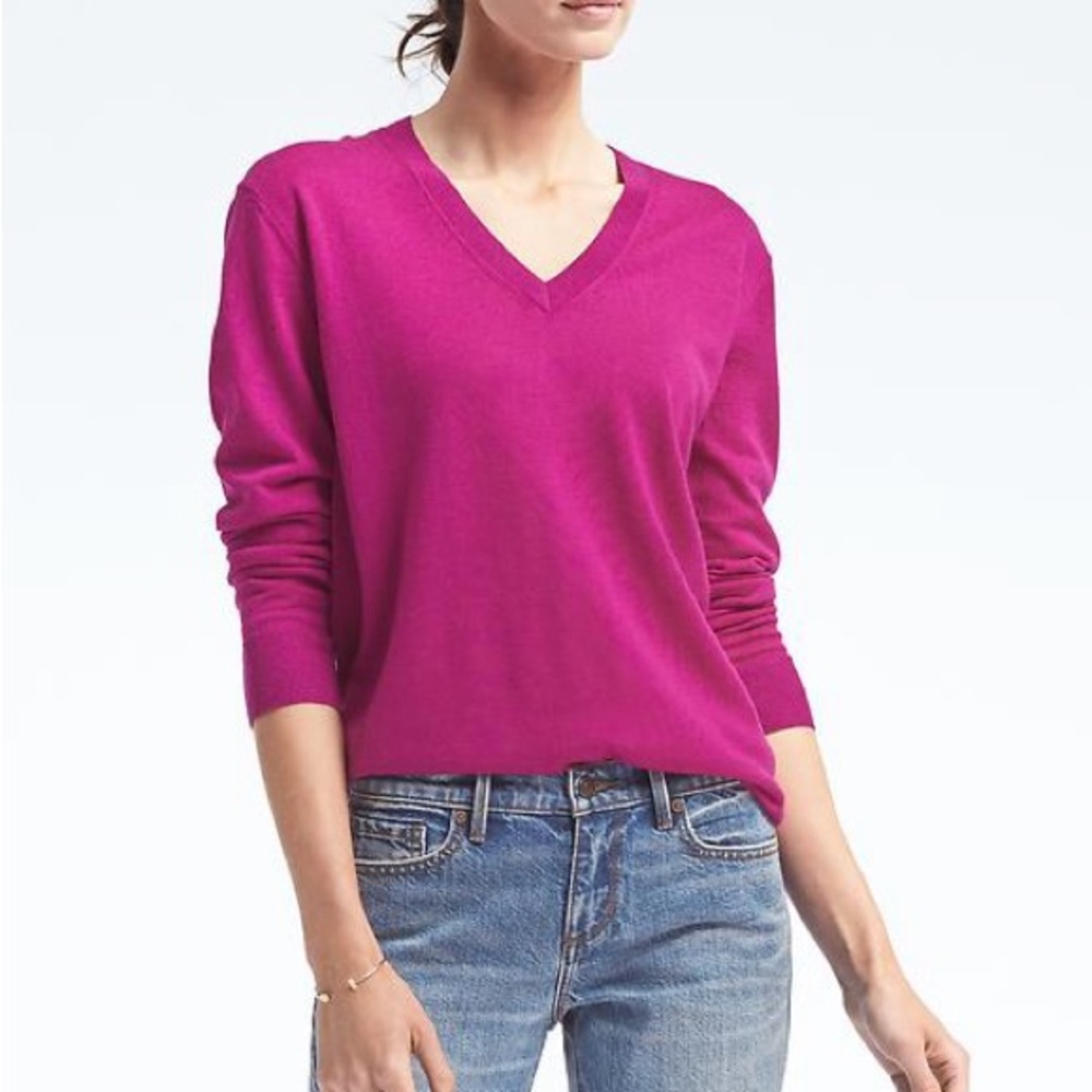 Banana Republic Fuchsia V-Neck Merino Wool Sweater - Size XS